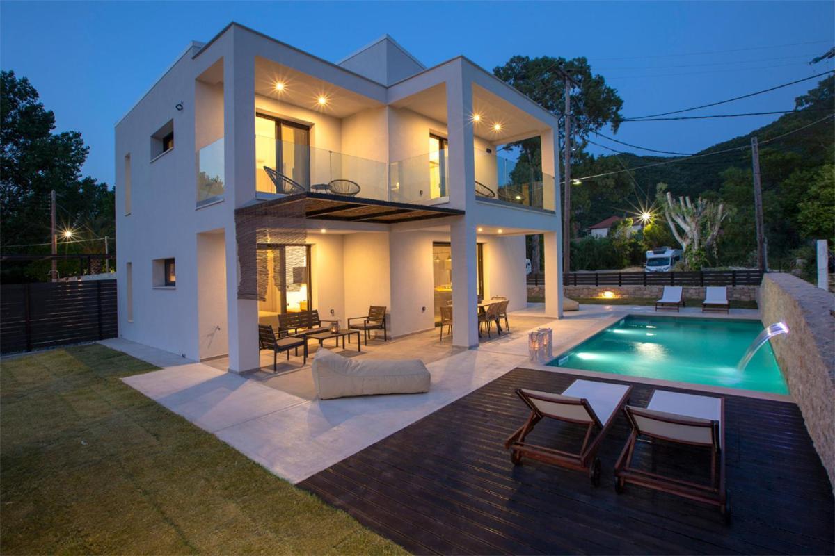 Seascape Villas Vassiliki - Beachfront Villas Екстериор снимка